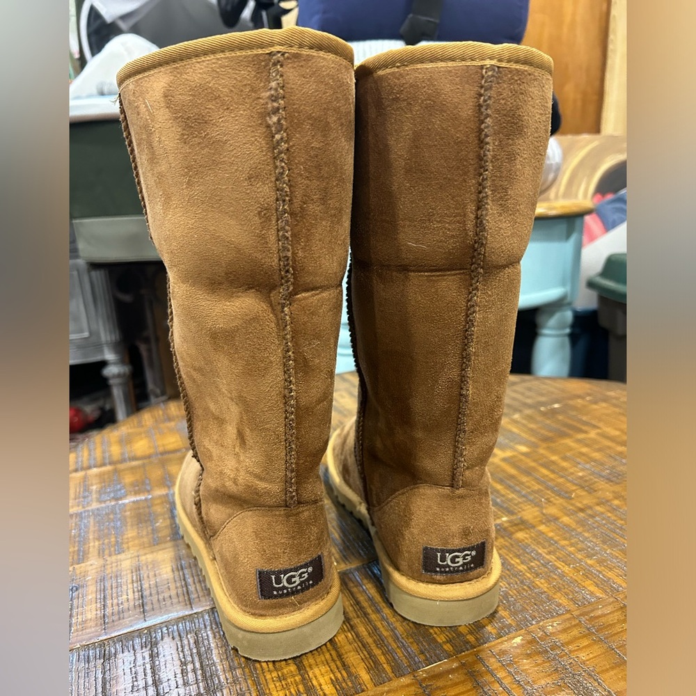 NWOT UGG Australia size 7 Tall classic boot